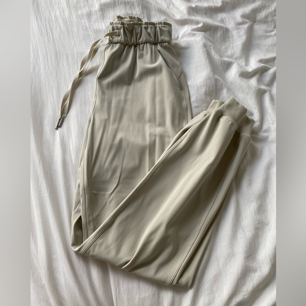 Lululemon high-rise jogger